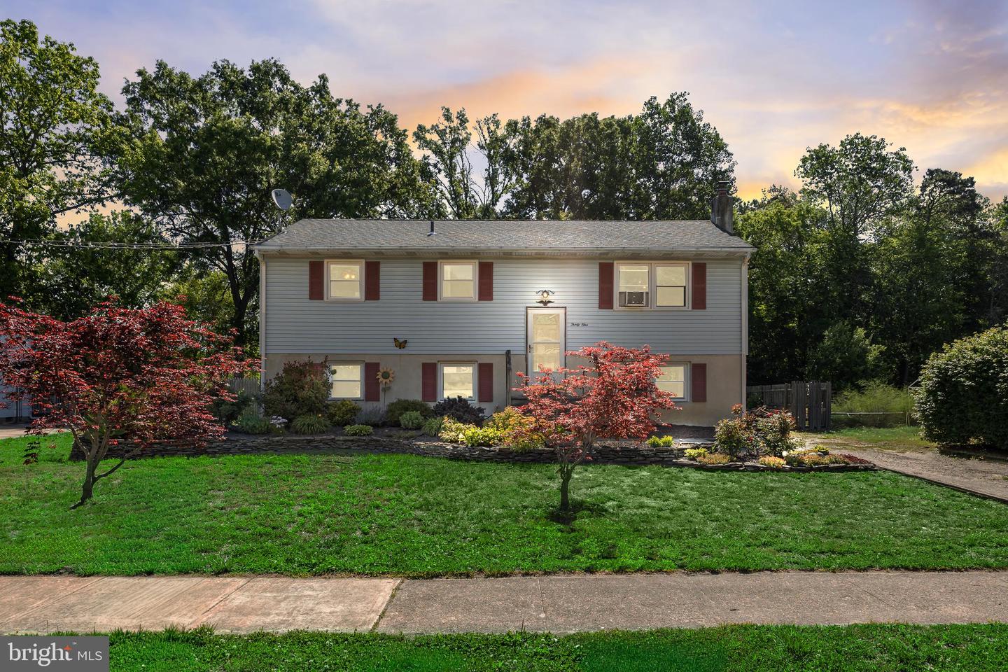31 W Shore Dr — photo