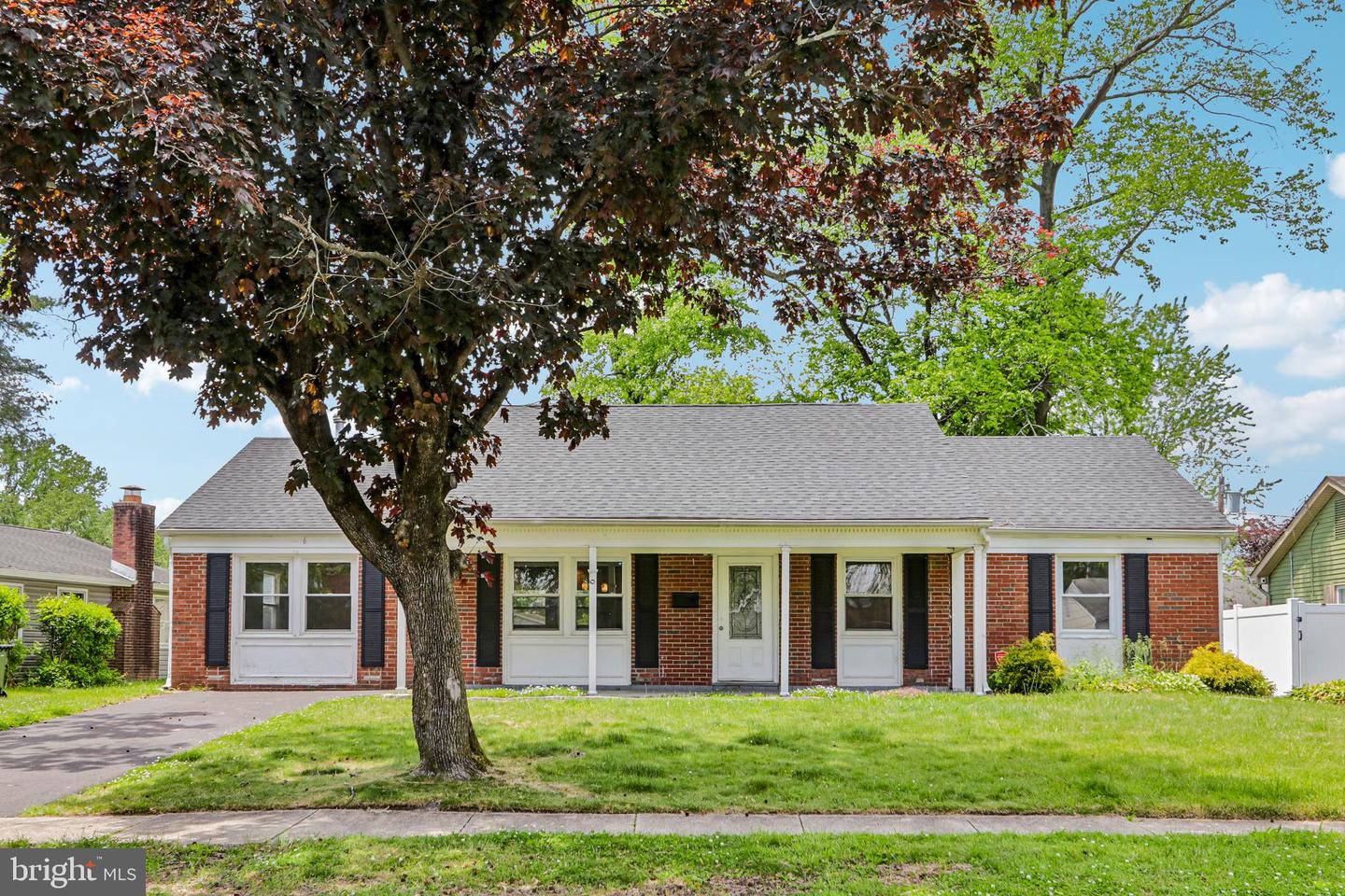 6 Newport Ln — photo