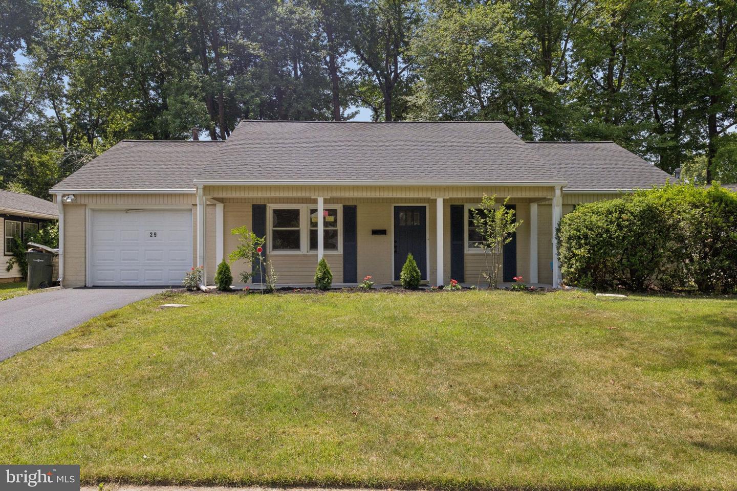 29 Executive Ln — photo