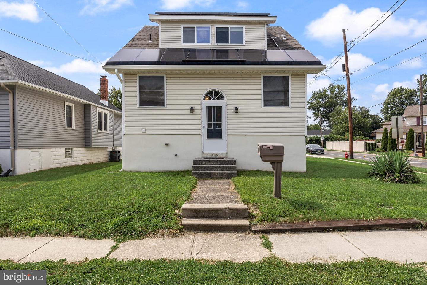 445 E Mill Rd — photo