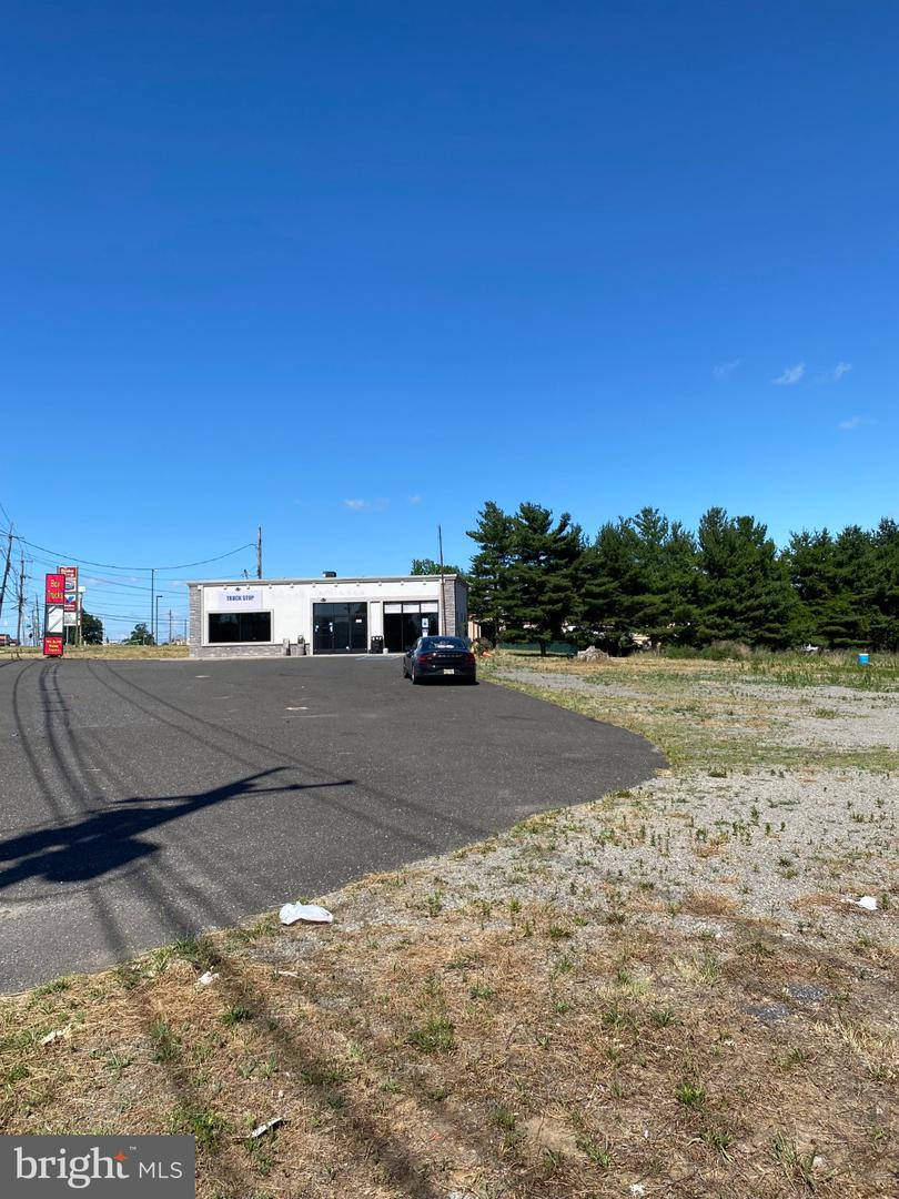2913 Route 130 S — photo