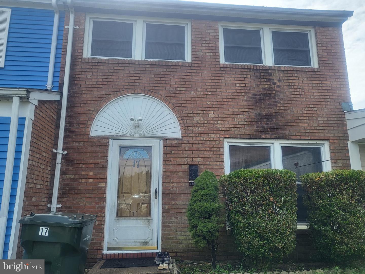 17 Roberts Pl — photo