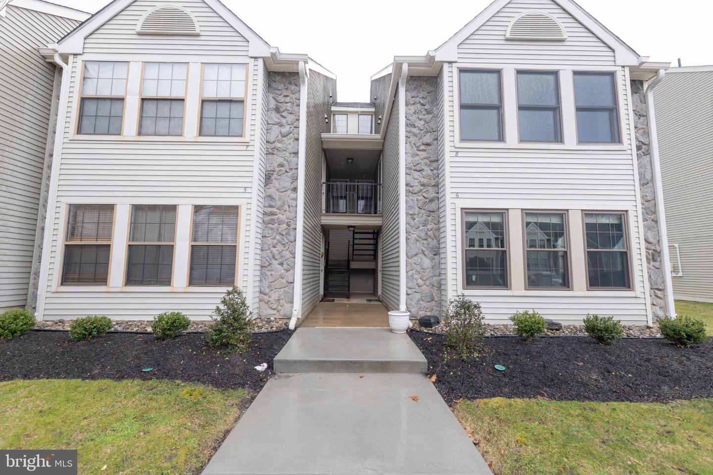 6 Chelmsford Ct — photo
