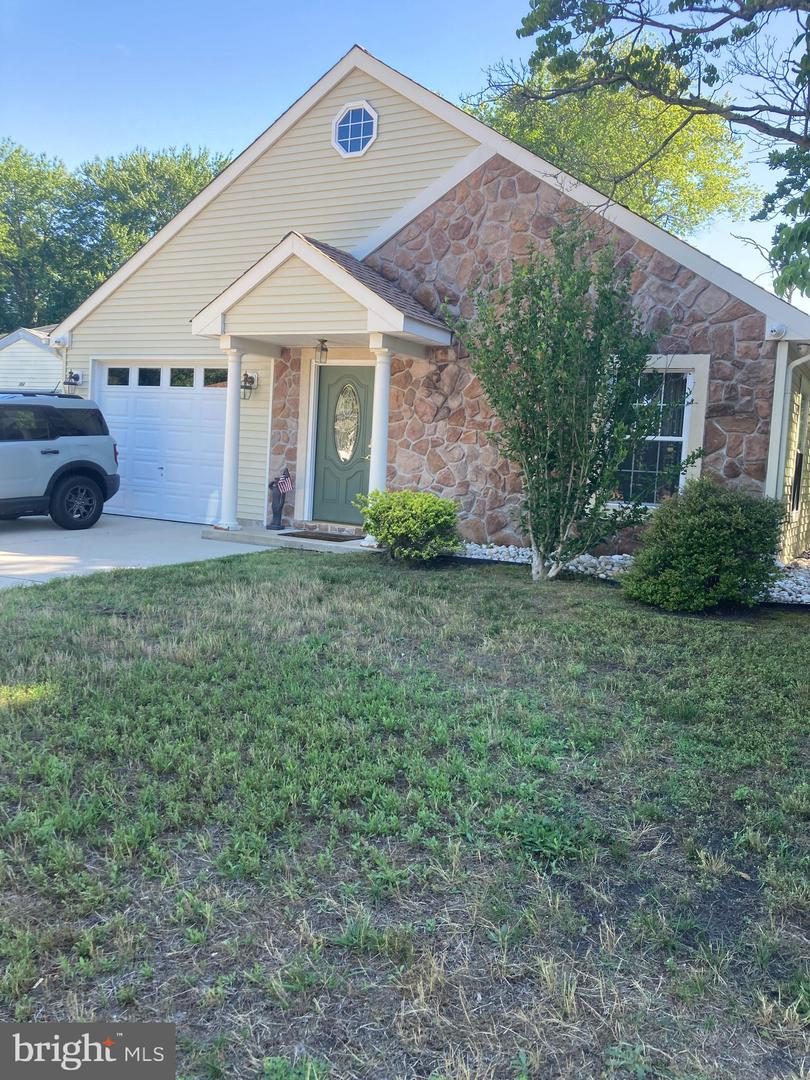 162 Huntington Dr — photo