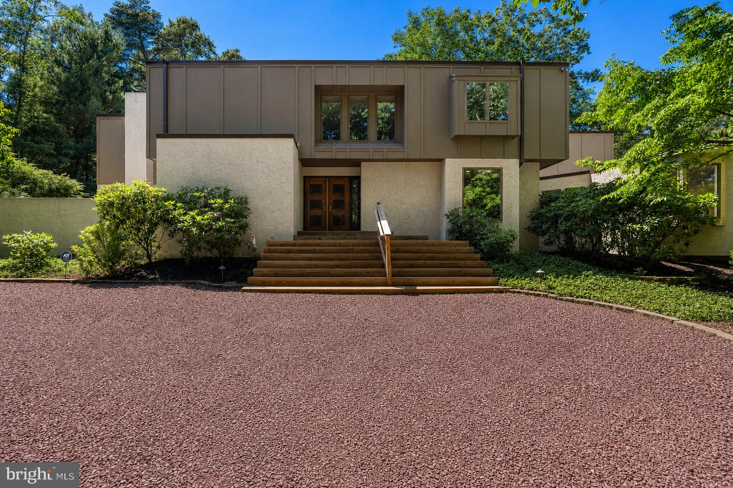 11 Pinecrest Dr — photo