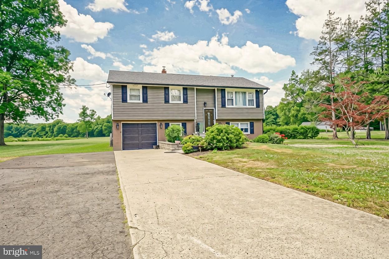 1024 Oxmead — photo