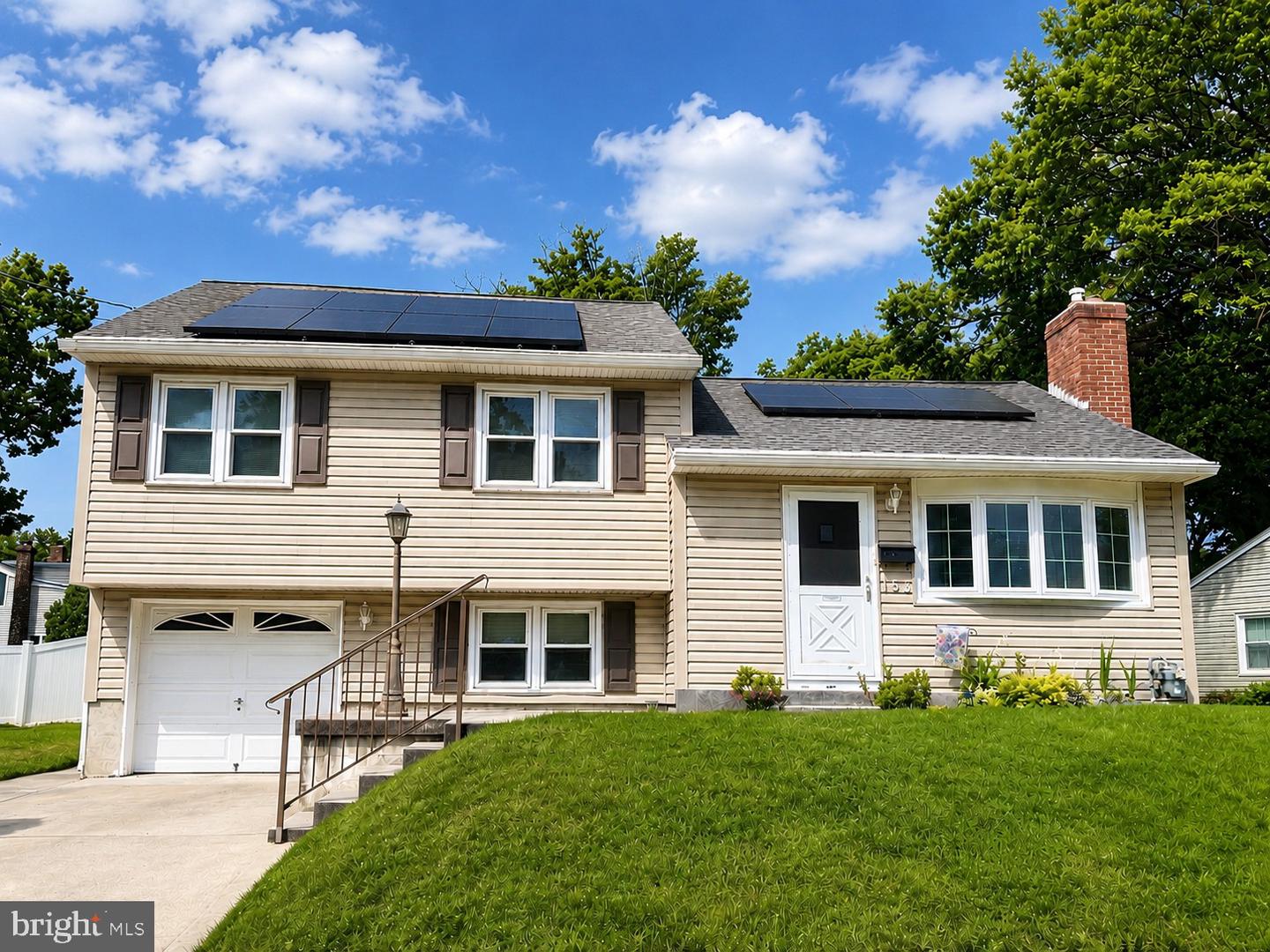 153 Hawthorne Dr — photo