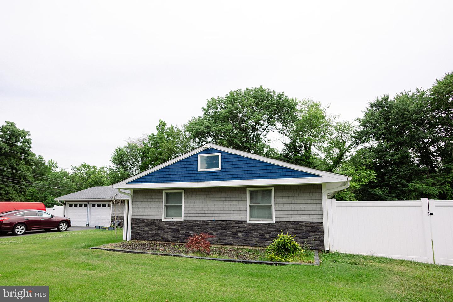 138 Crestview Dr — photo