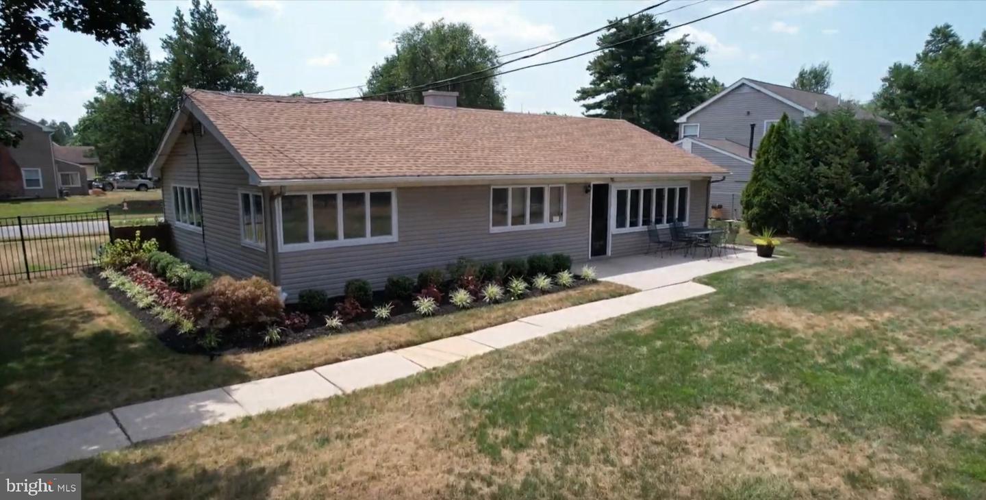 81 Somerset Dr — photo