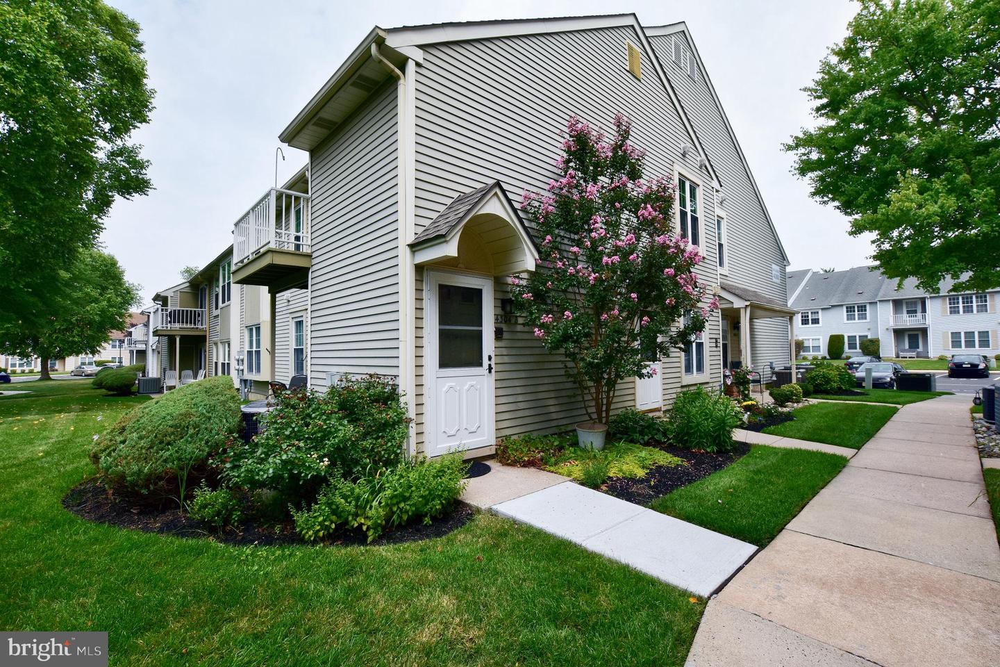 4304-B Adelaide Dr — photo