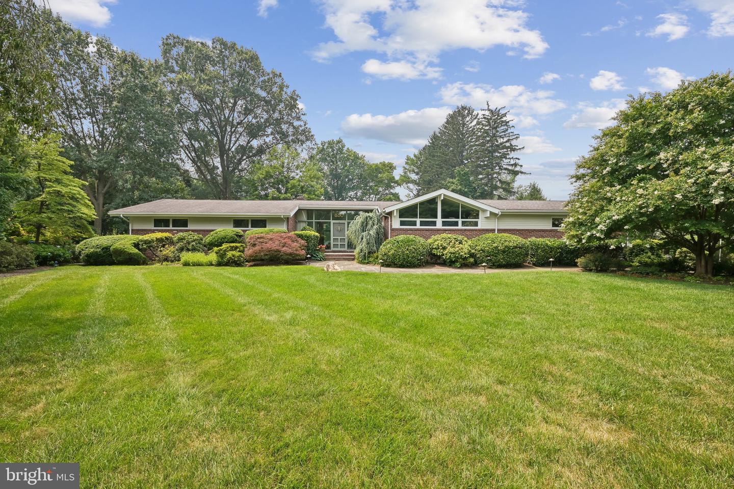 830 Golf View Road, Moorestown, NJ 08057
