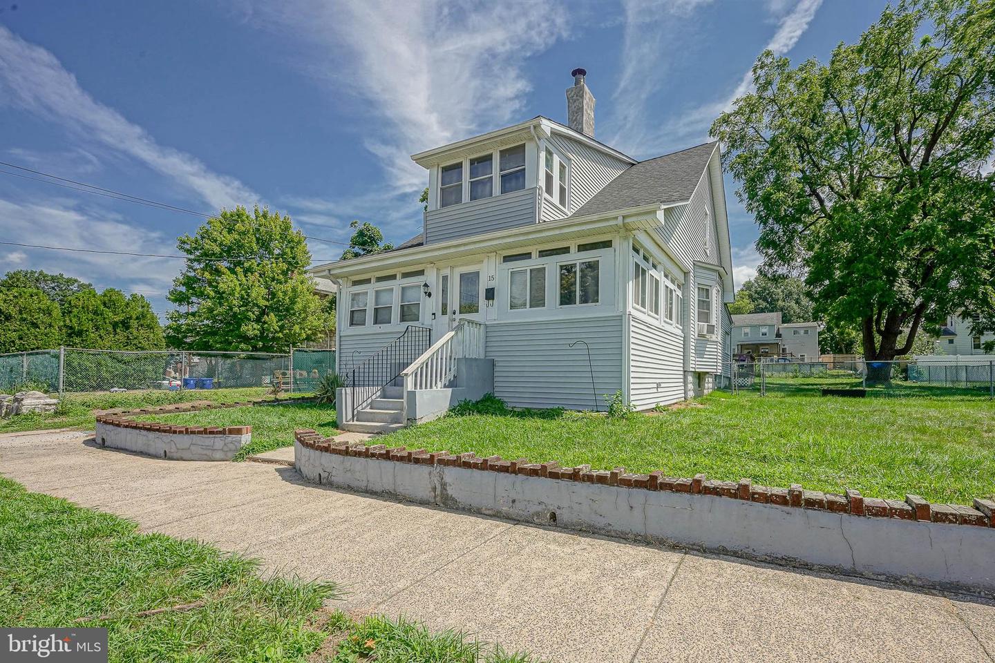 15 S Walnut Ave — photo