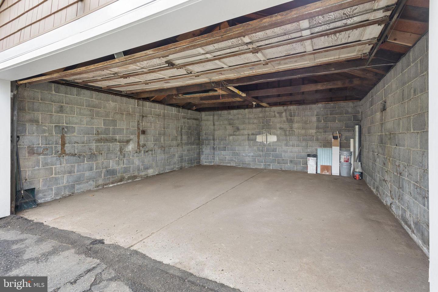 423 W Broad St — photo