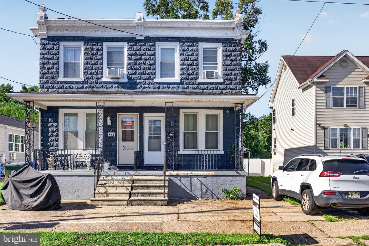 326 Mott Ave — photo