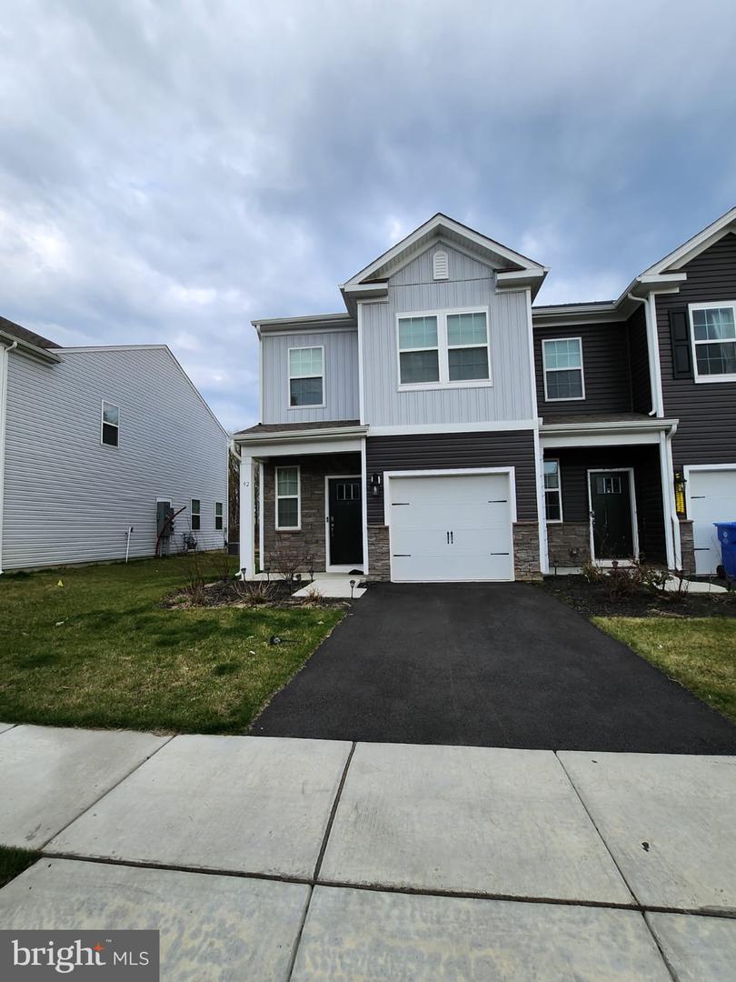 92 Peregrine Way — photo