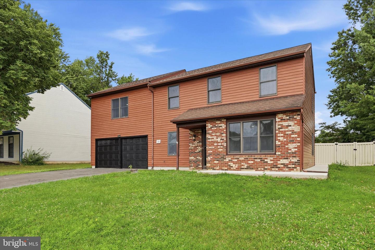 14 Lancaster Ct — photo