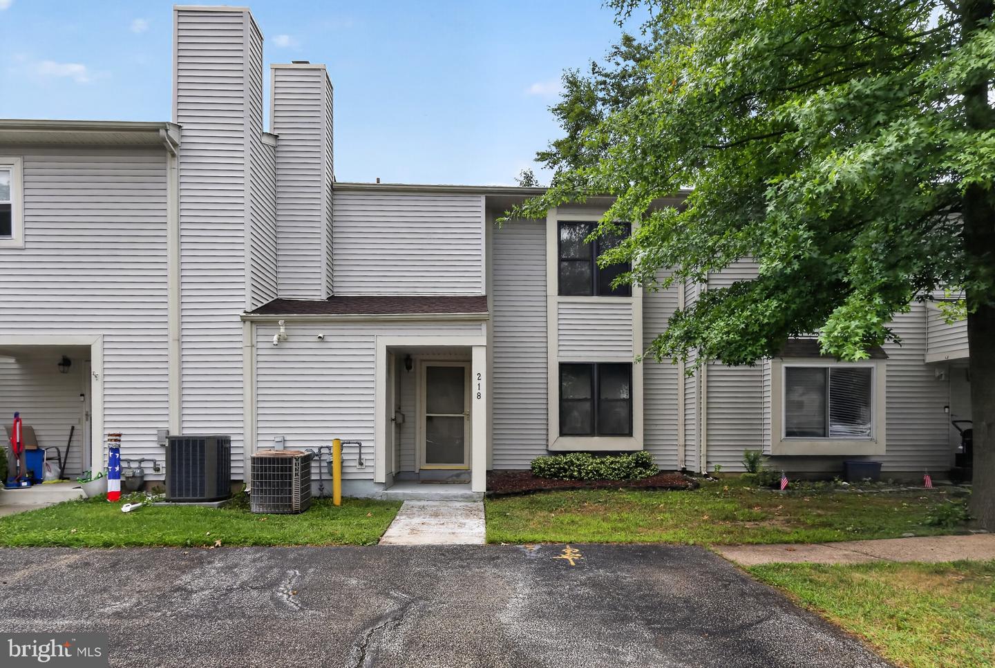 218 Deerpark Ct — photo