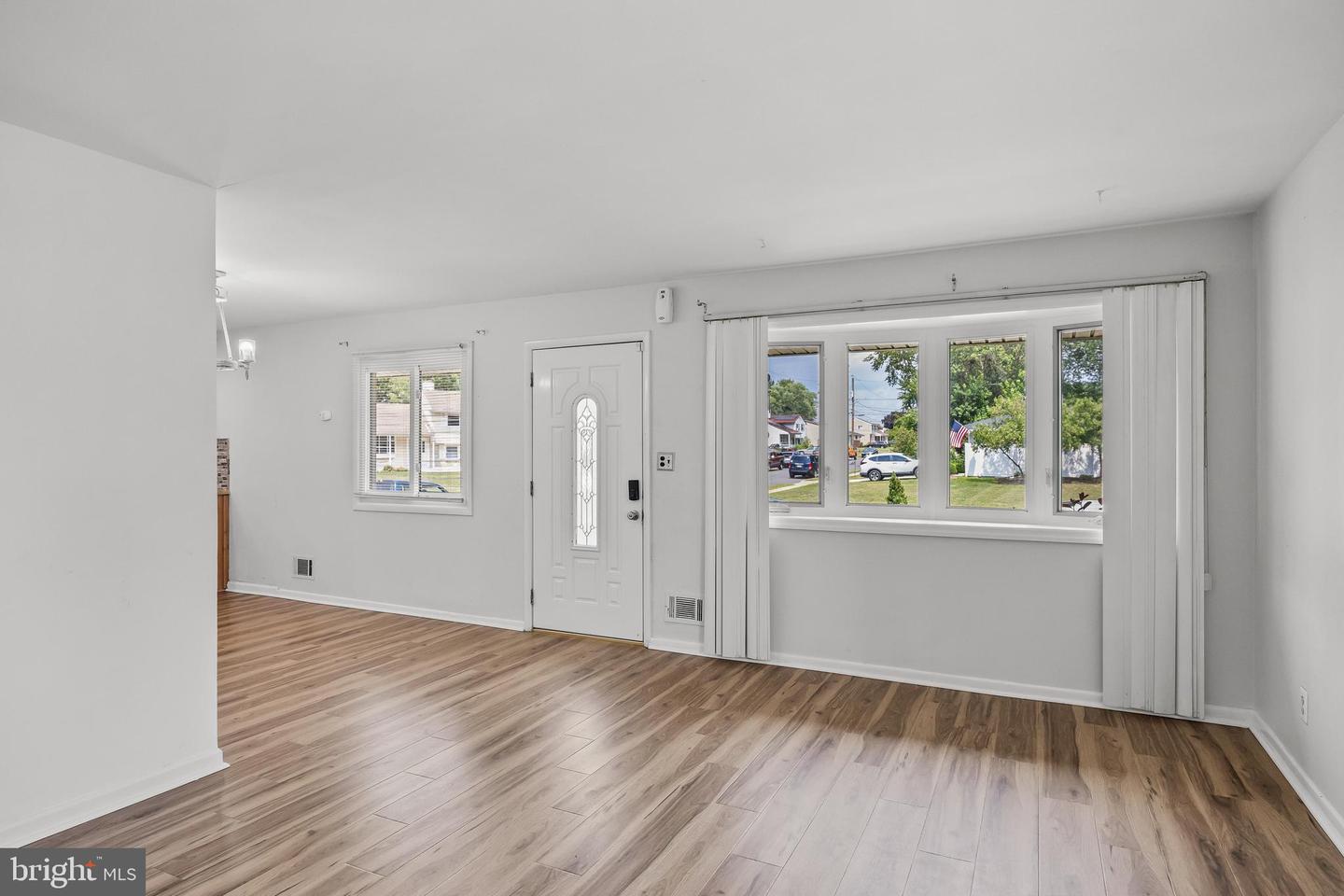 32 Larkin Road, Burlington, NJ 08016 — photo 2