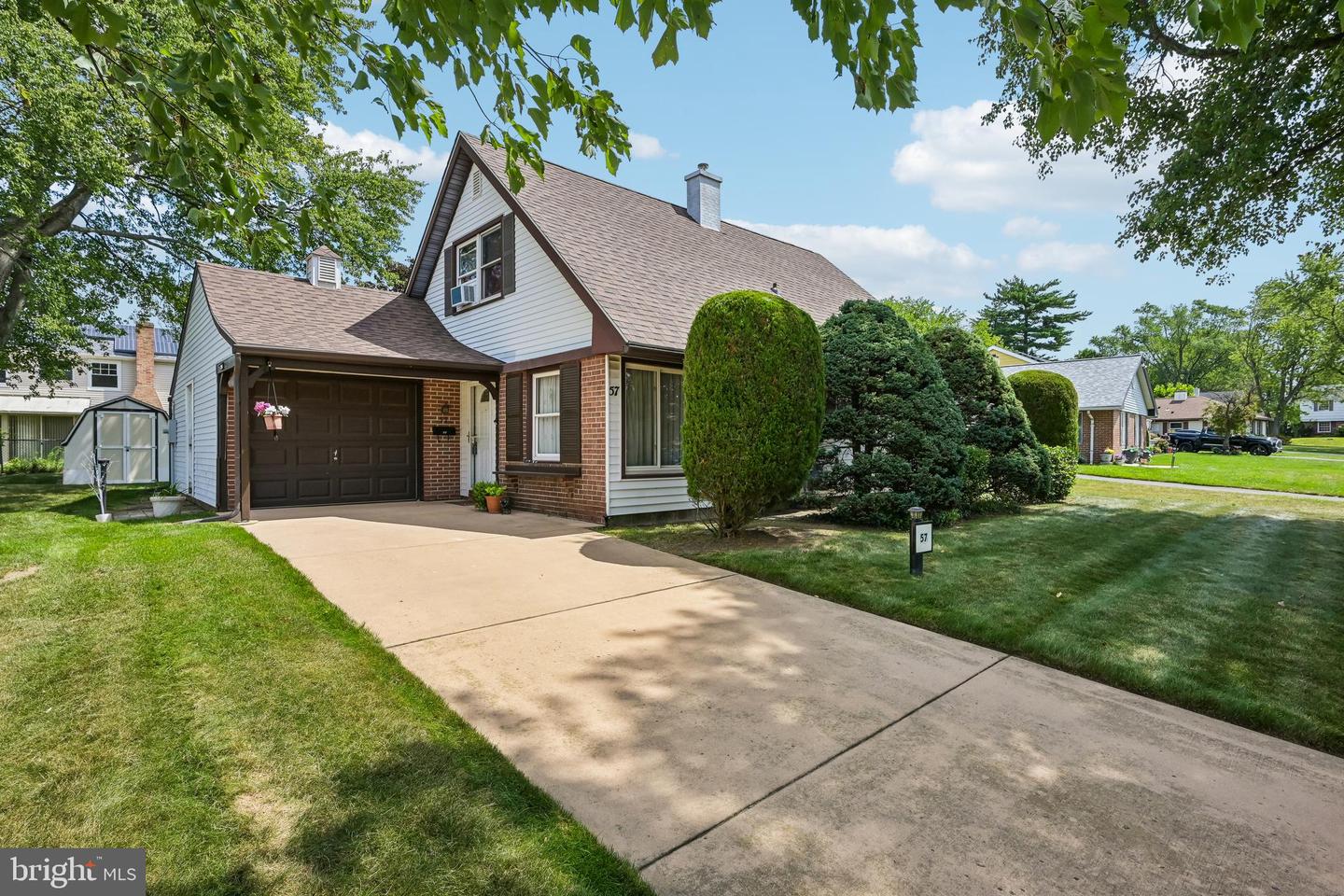 57 Pond Ln — photo