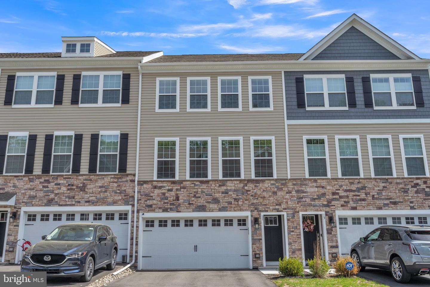 10 Lilac Cir — photo