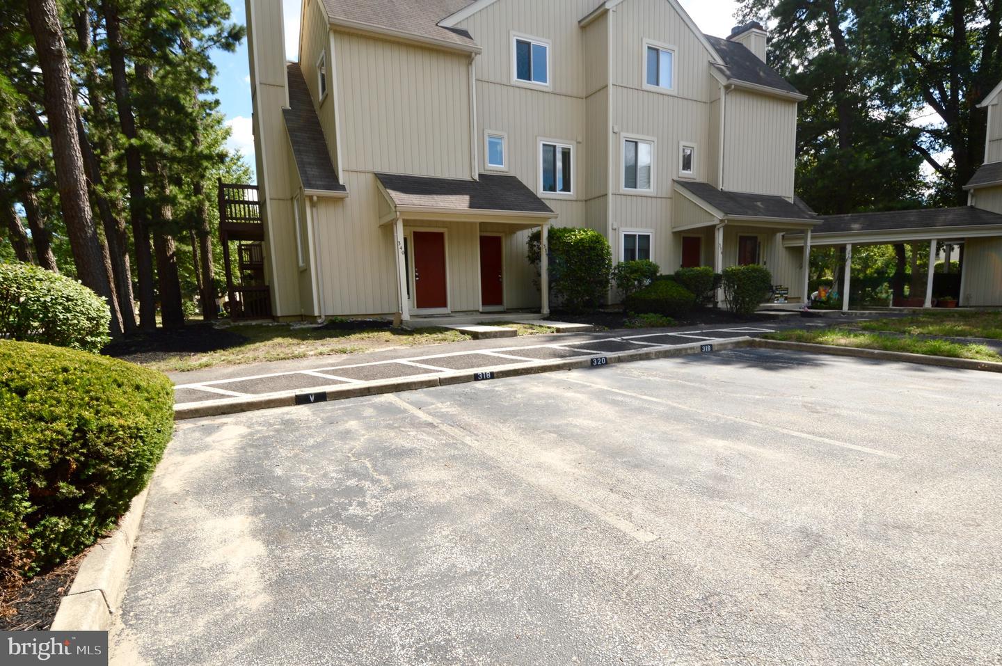 340 Woodlake Dr — photo
