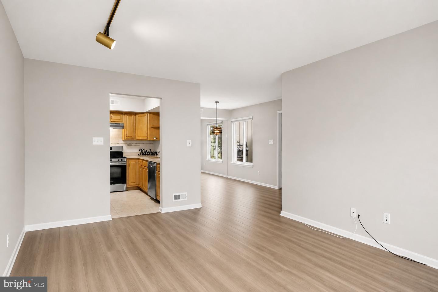 355 Woodlake Dr — photo