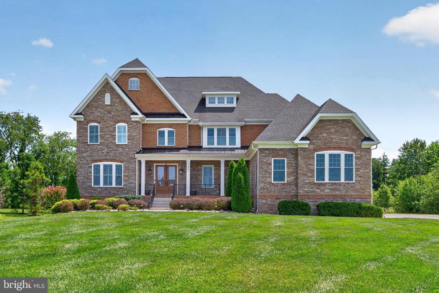 700 Walton Ct — photo