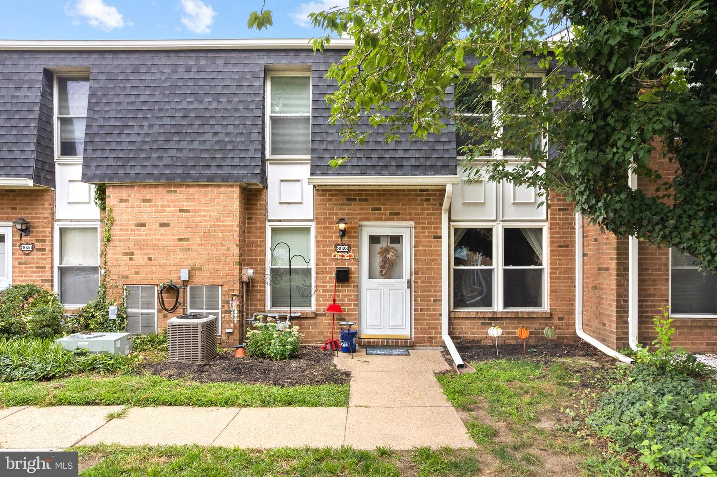 3028 Harbour Dr — photo