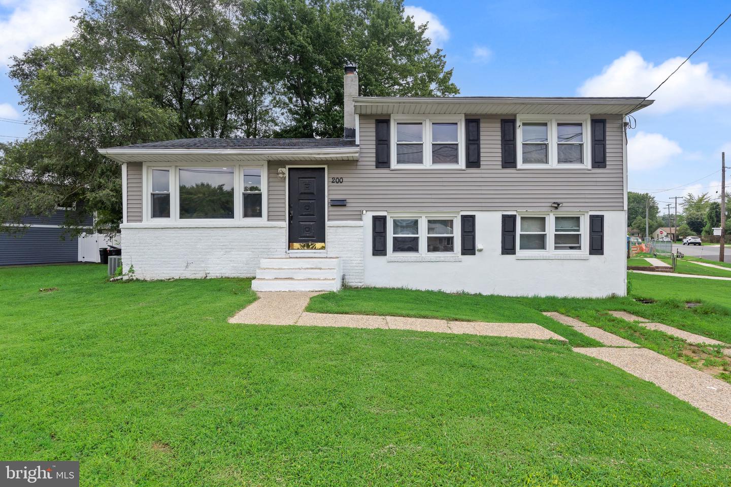 200 Hendrickson — photo