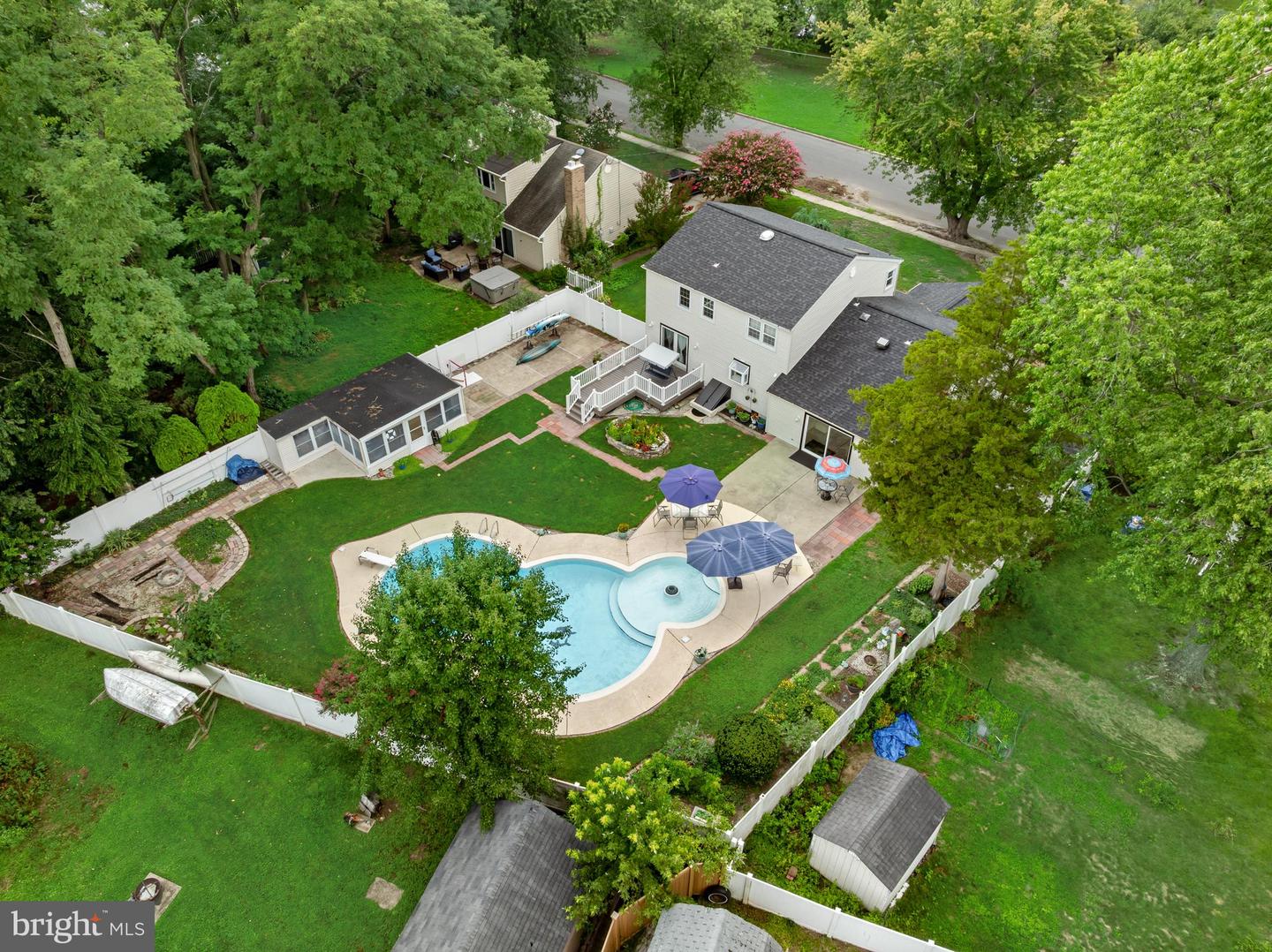 52 Sunset Dr — photo