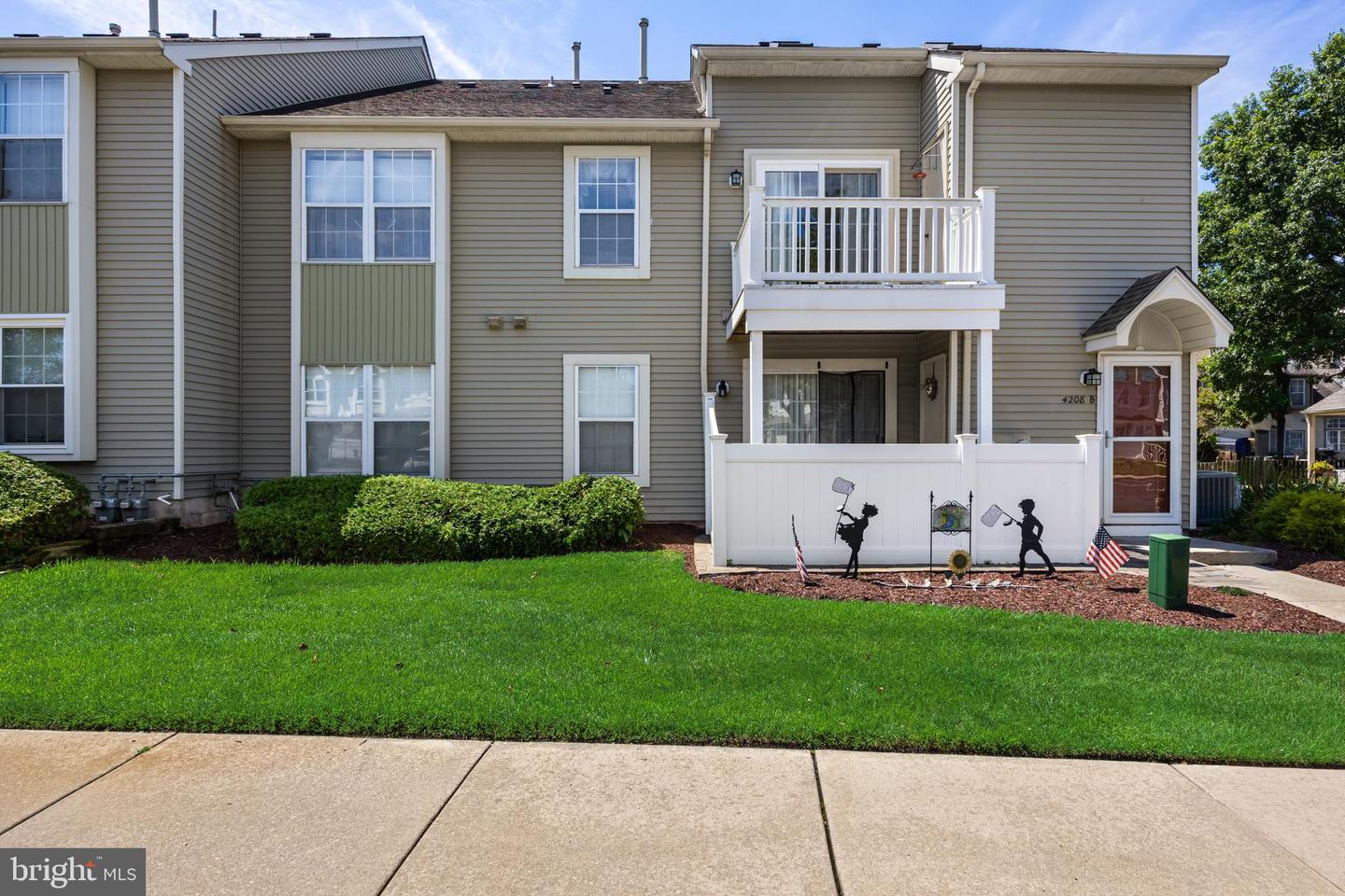 4208-B Fenwick Ln — photo