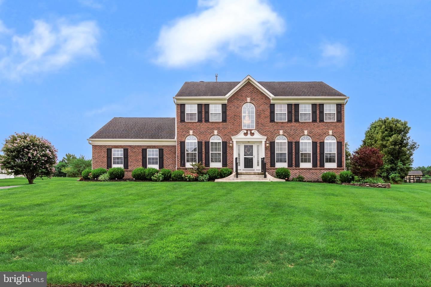 14 Livingston Ln — photo