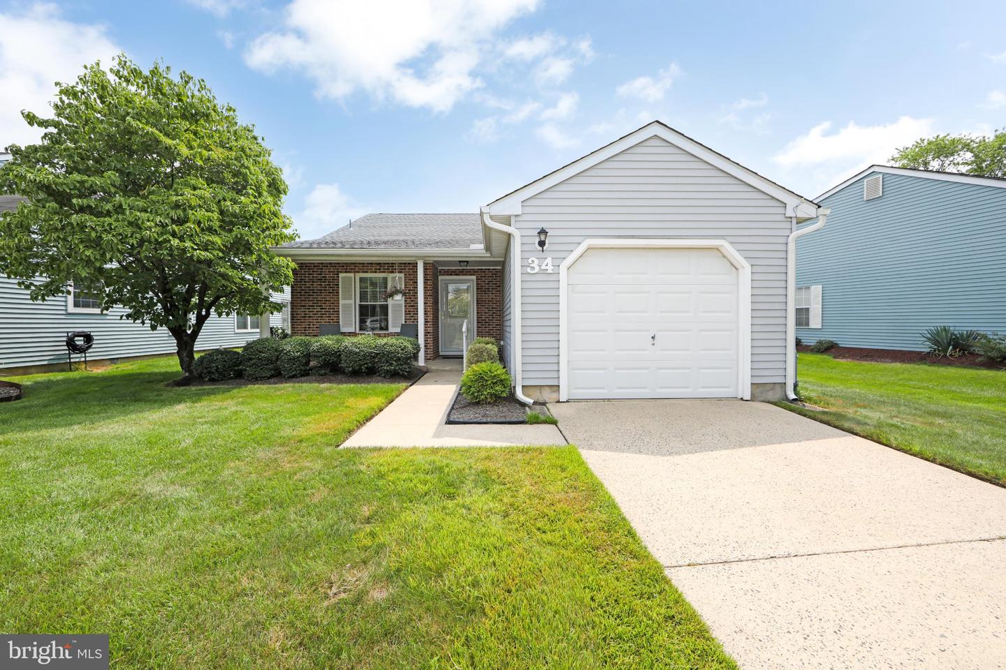 34 Fairfax Dr — photo