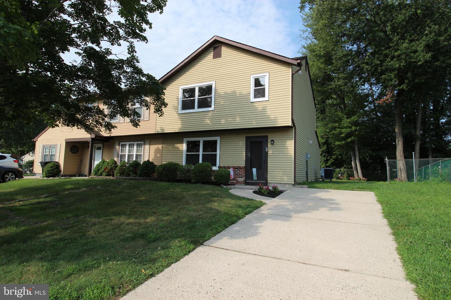 93 Greenwich Dr — photo