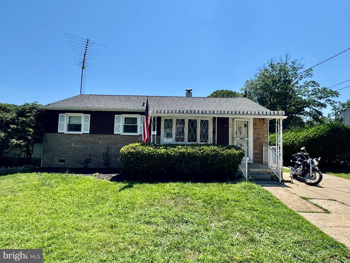 20 Ellis Ave — photo