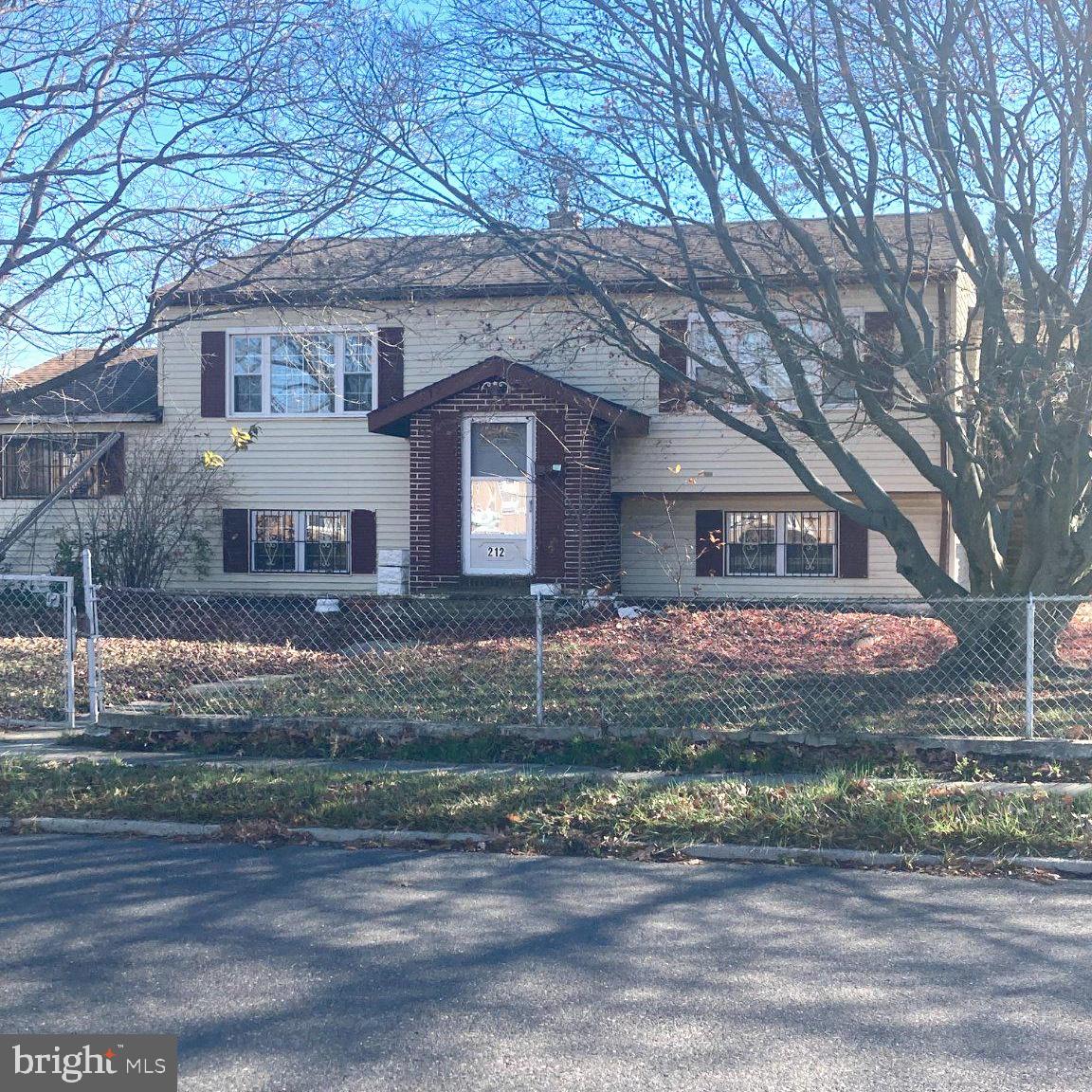 212 College Dr — photo