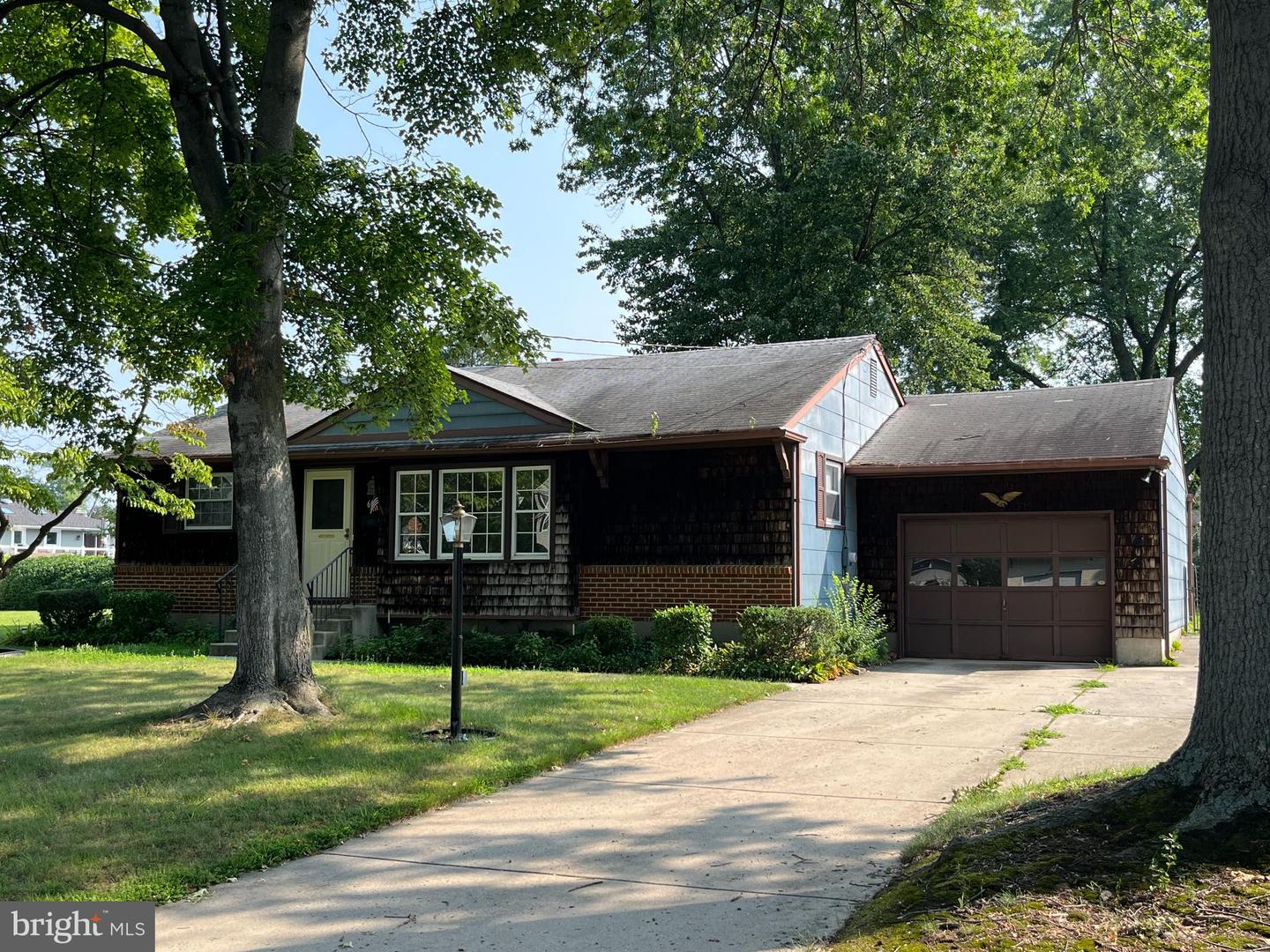 606 Hamilton Dr — photo