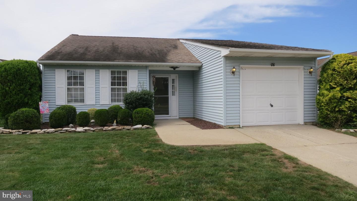 17 Meadowwood Ct — photo
