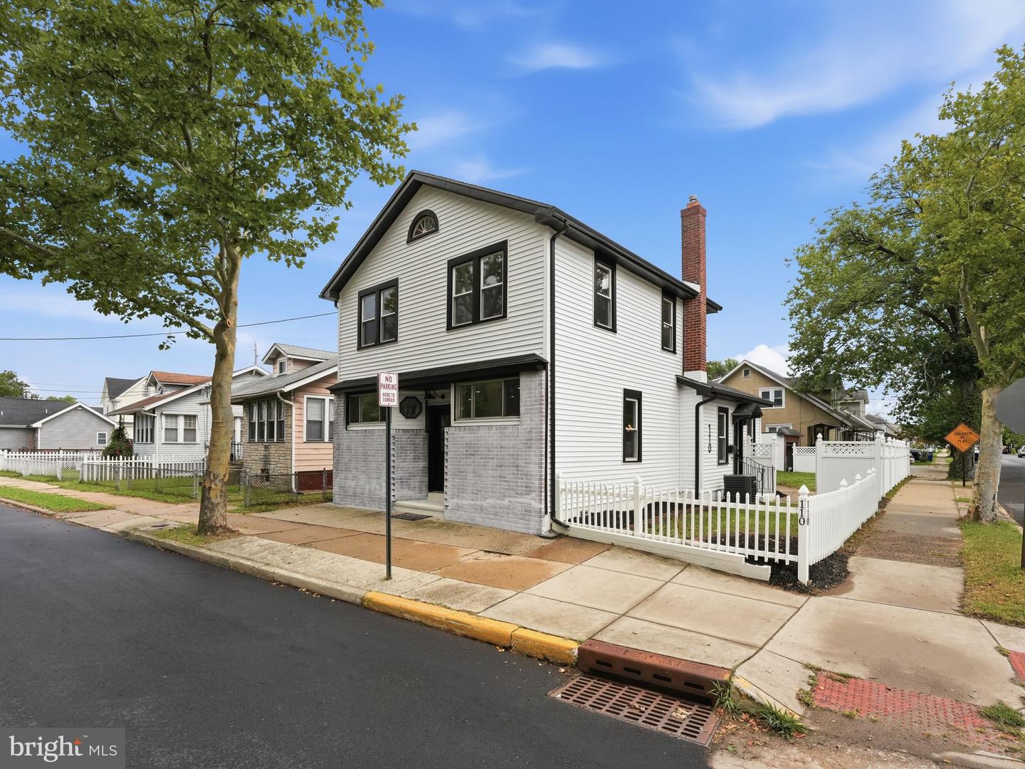 110 W Washington St — photo