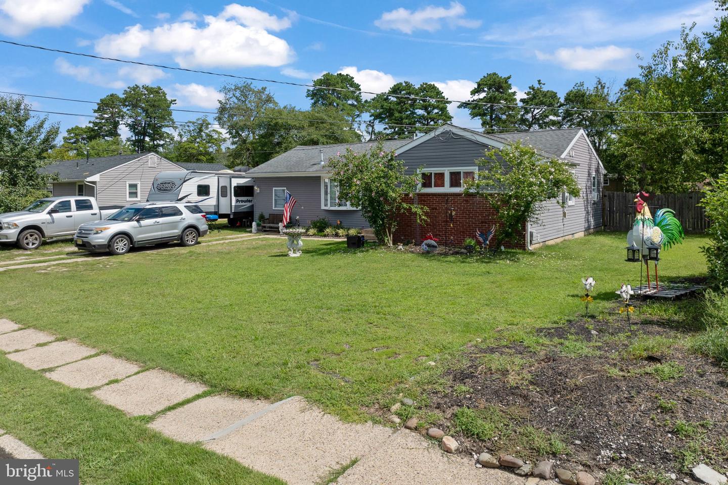 59 Holly Blvd — photo