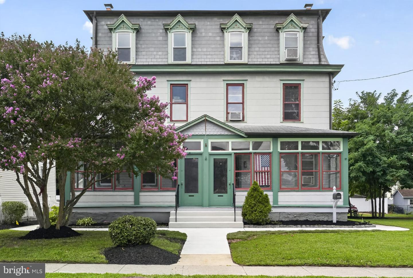 305-307 Leconey Ave — photo