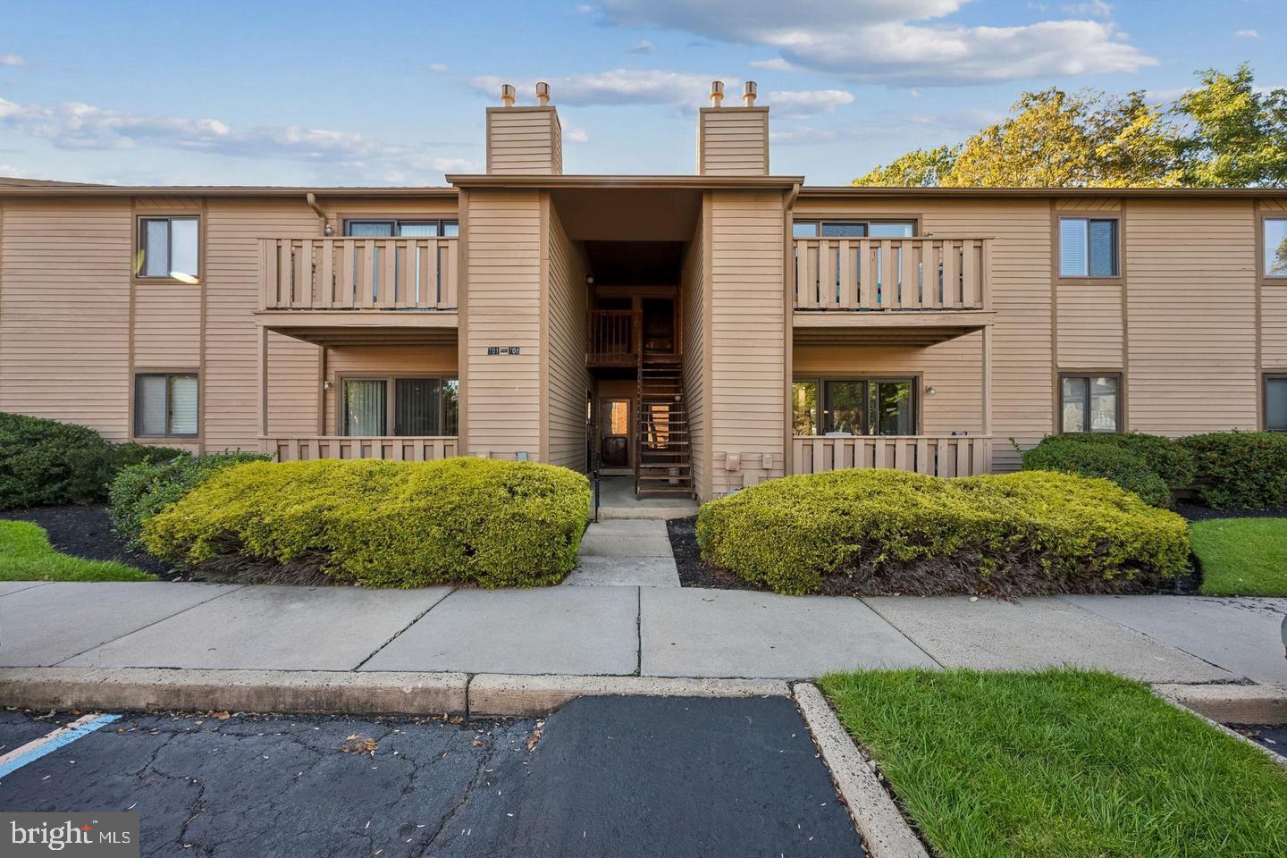 706 Woodhollow Dr — photo