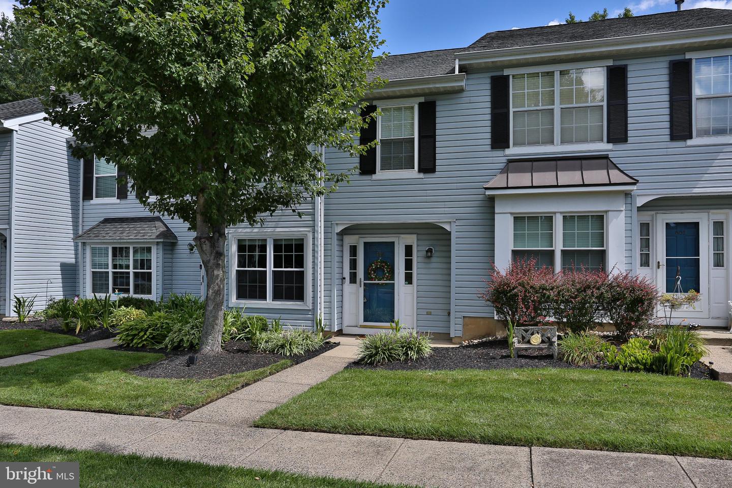 604 Lindsley Ct — photo