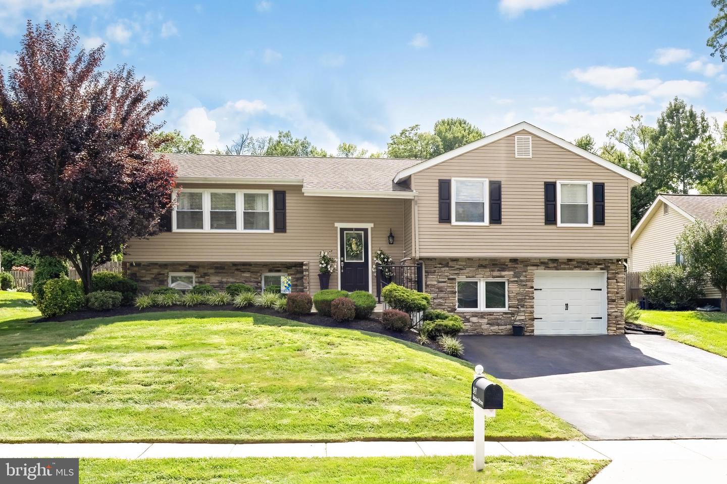 247 Belaire Dr — photo