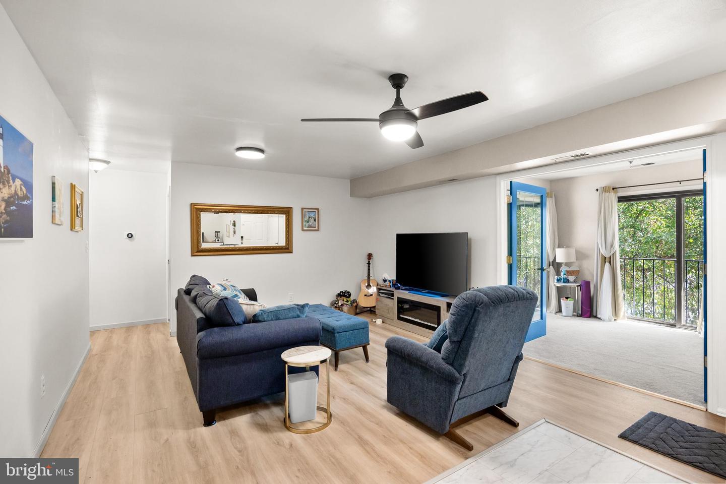 42 W Bluebell Ln — photo