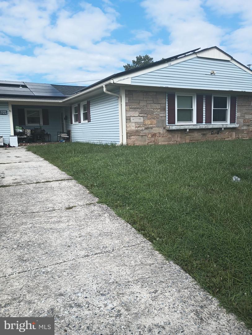 81 Executive Ln — photo