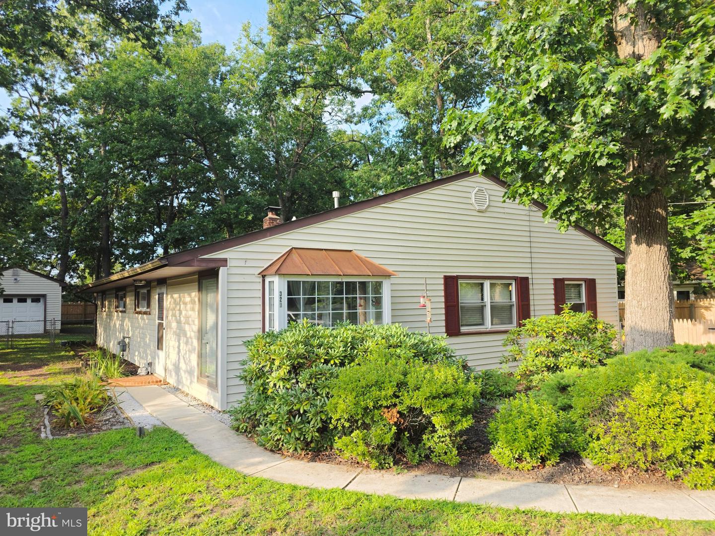 329 Evergreen Rd — photo