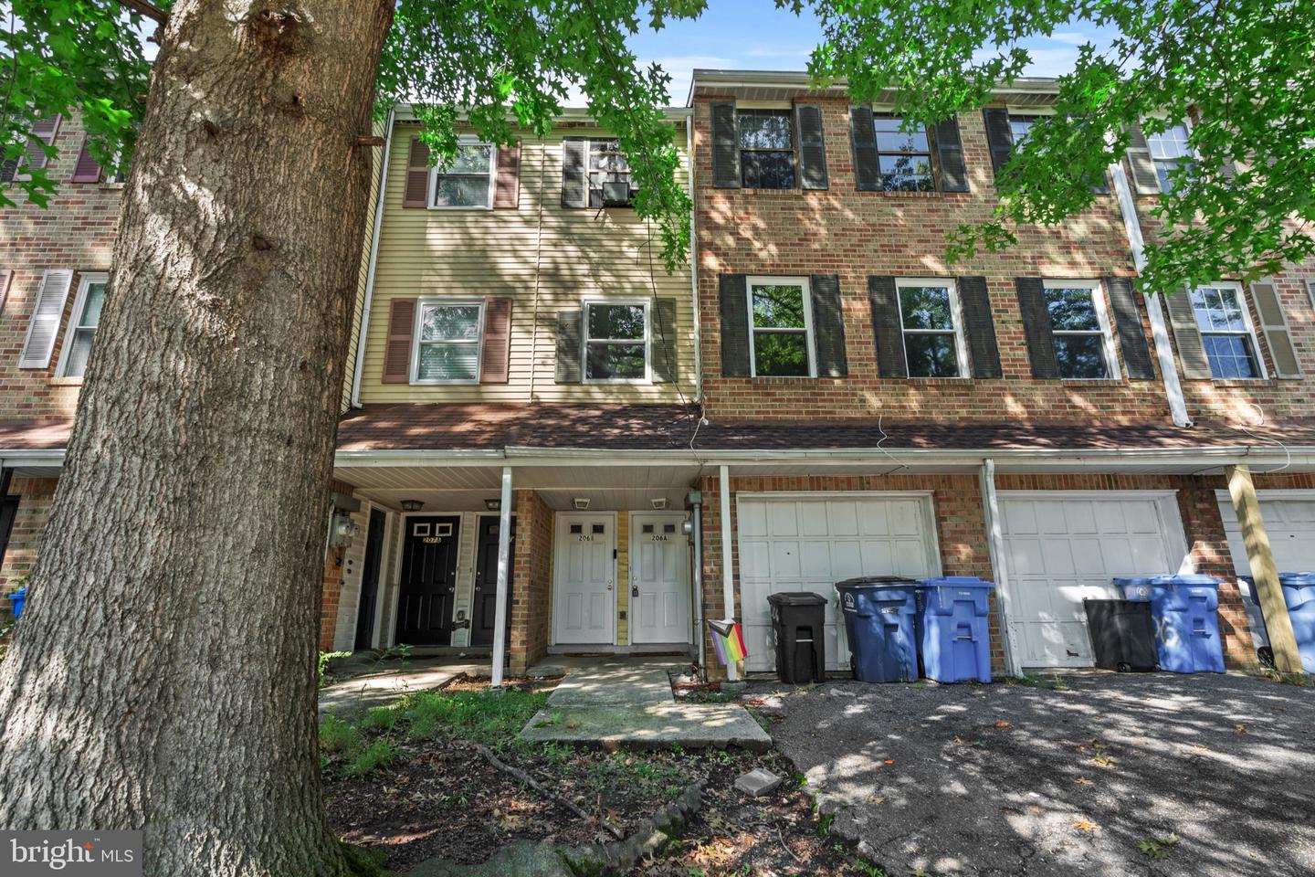 206 a Chaucer Ct — photo