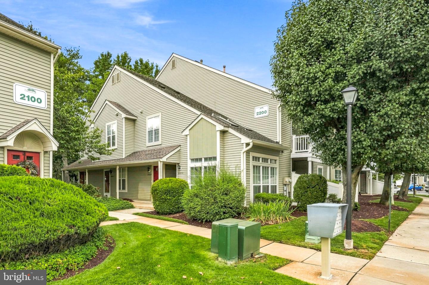 2202B Yarmouth Ln — photo