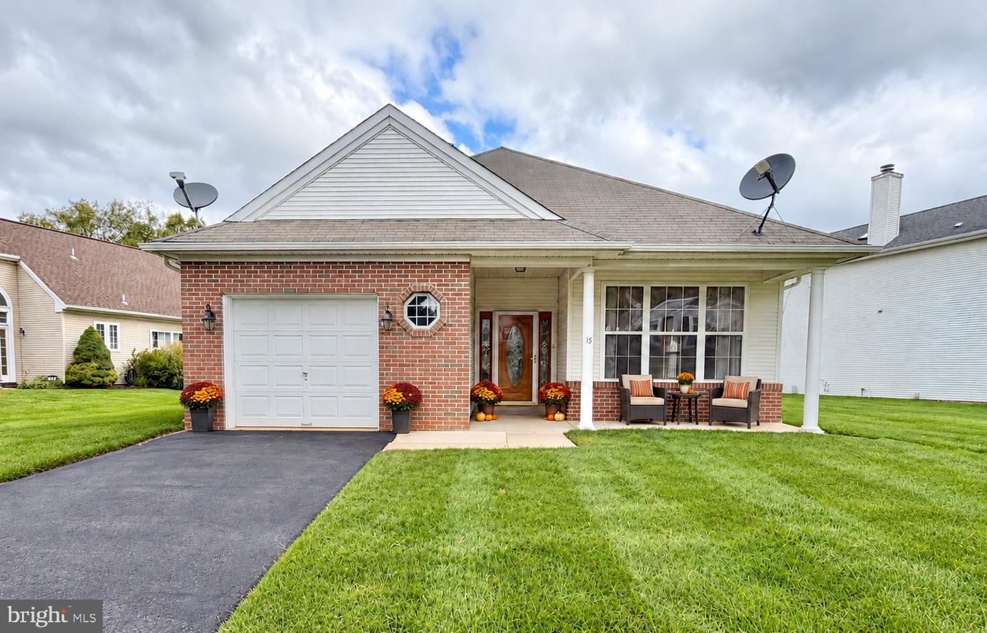 15 Foxchase Dr — photo